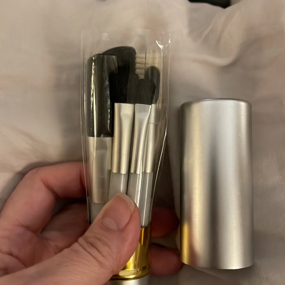 New Mary Kay Brush Set in Silver Tube 5
Piece Vintage - Picture 4 of 4